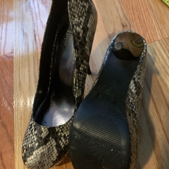 Charlotte Russe Karisa Snake Skin print, peep toe stacked heel, Size 10 - Picture 2 of 5